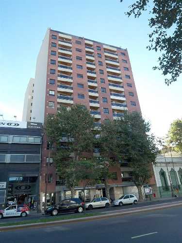 Avenida Montes de Oca 1525 en Barracas